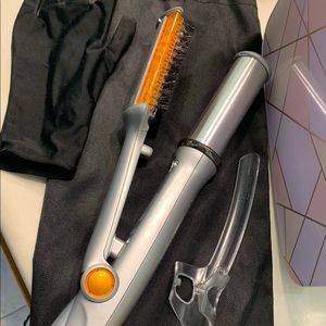 InStyler brushing iron